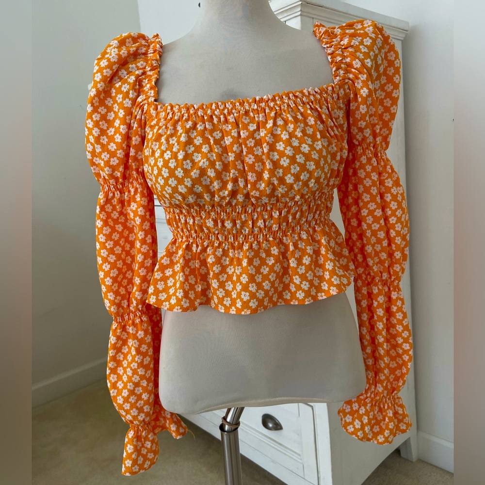 Cropped long sleeve floral top